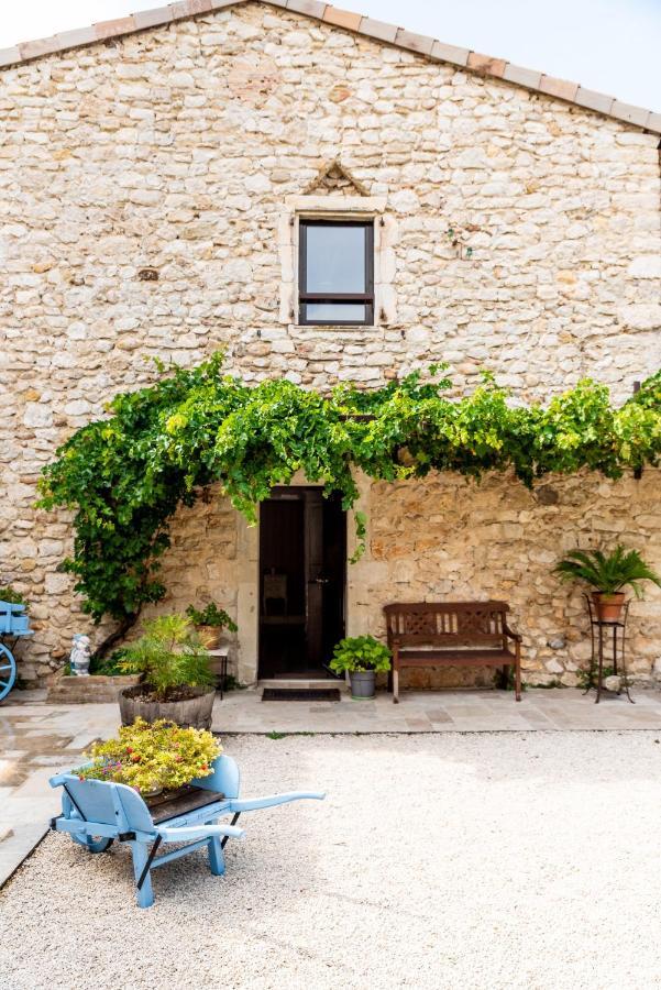 Le Tresor Des Templiers Malataverne Exterior foto